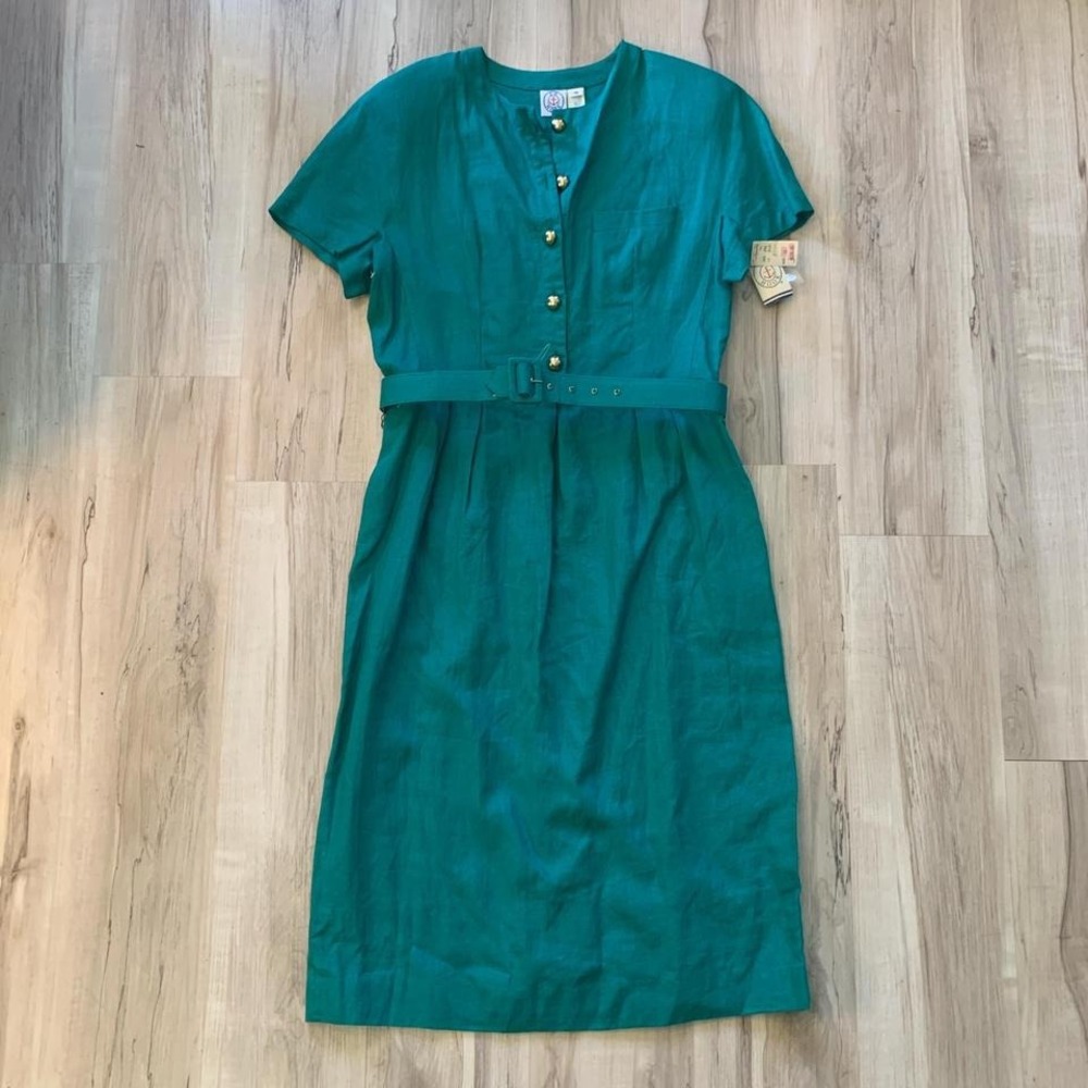 Vintage 1980's brand new vintage classic kelly green dress with belt